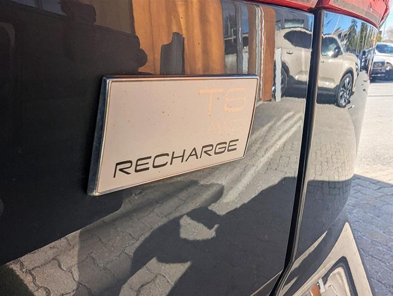 2022 Volvo XC60 T8 Inscription   B&W   Massage   AWD   Clean Photo