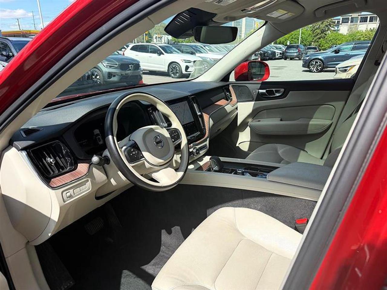 2022 Volvo XC60 T8 Expression Ext Range   HK   AWD   Clean Photo