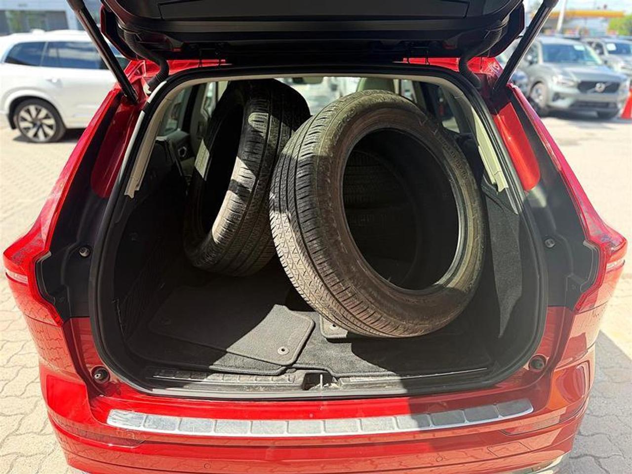 2022 Volvo XC60 T8 Expression Ext Range   HK   AWD   Clean Photo