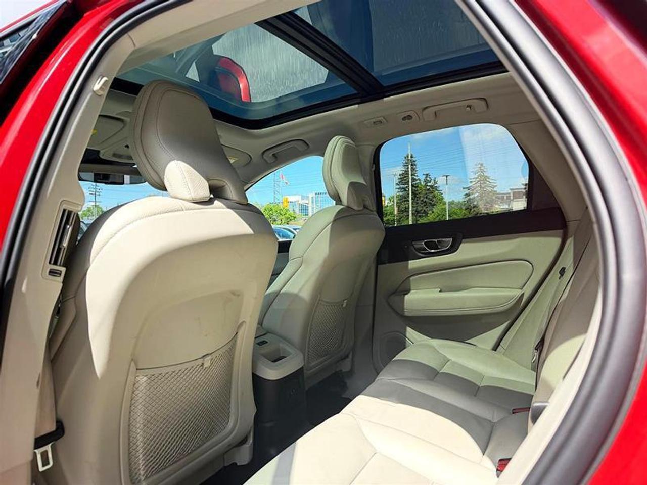 2022 Volvo XC60 T8 Expression Ext Range   HK   AWD   Clean Photo
