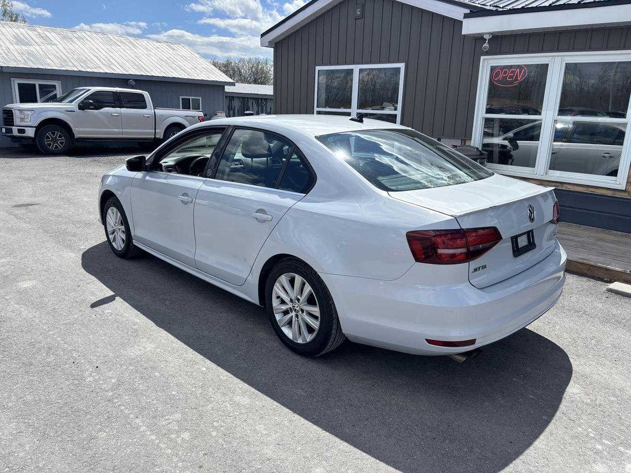 2017 Volkswagen Jetta Wolfburg Edition (A6) 4dr Sedan Photo2