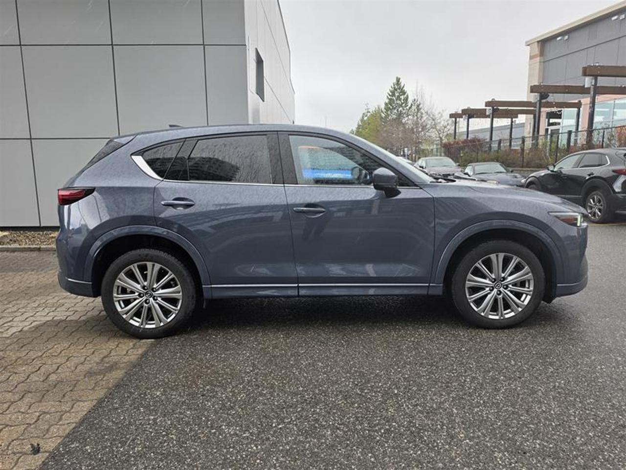 2023 Mazda CX-5 Signature AWD Photo