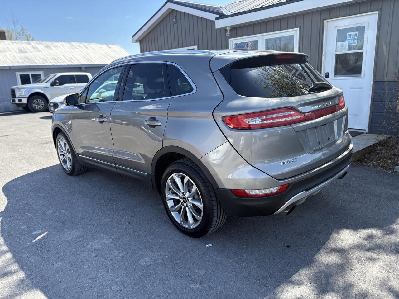 2016 Lincoln MKC Select 4dr All-wheel Drive Photo2