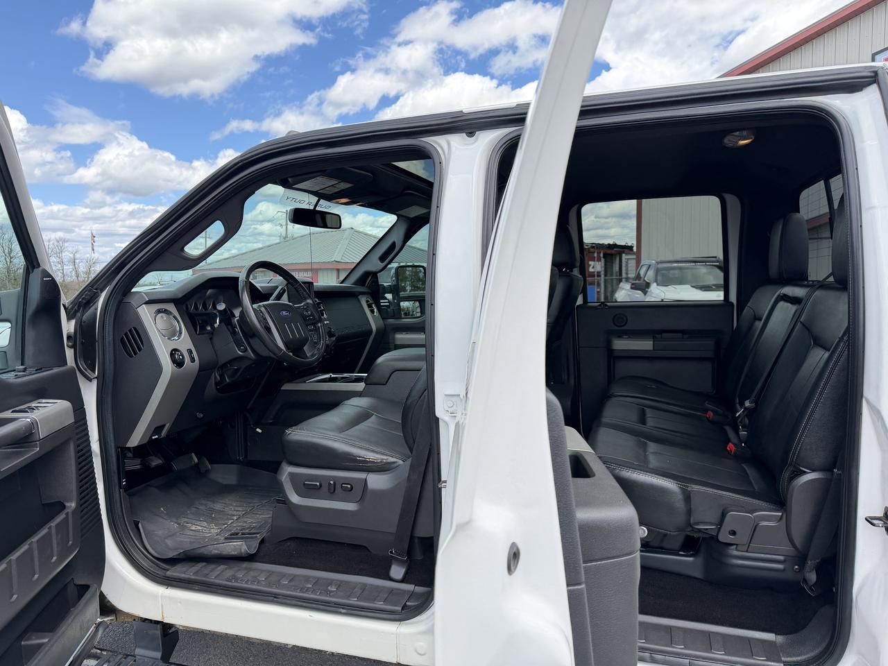 2016 Ford F-250 4WD Crew Cab 156  Lariat Photo