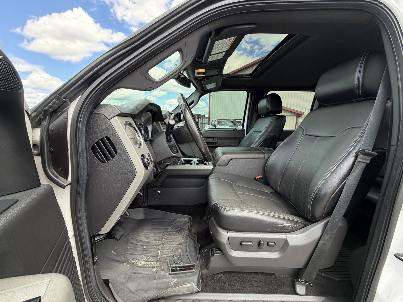 2016 Ford F-250 4WD Crew Cab 156  Lariat Photo