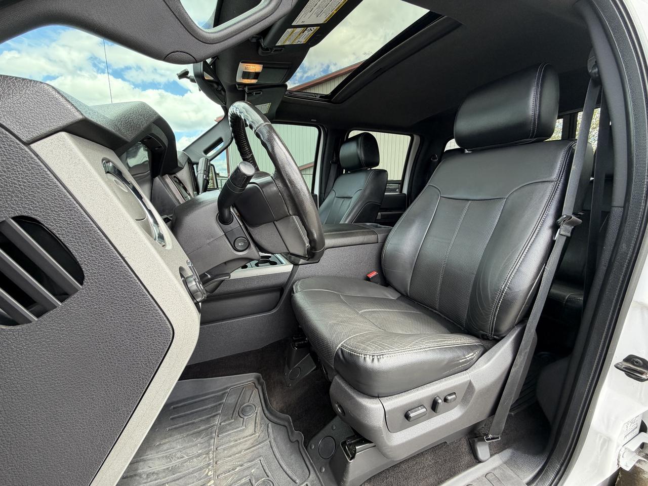 2016 Ford F-250 4WD Crew Cab 156  Lariat Photo