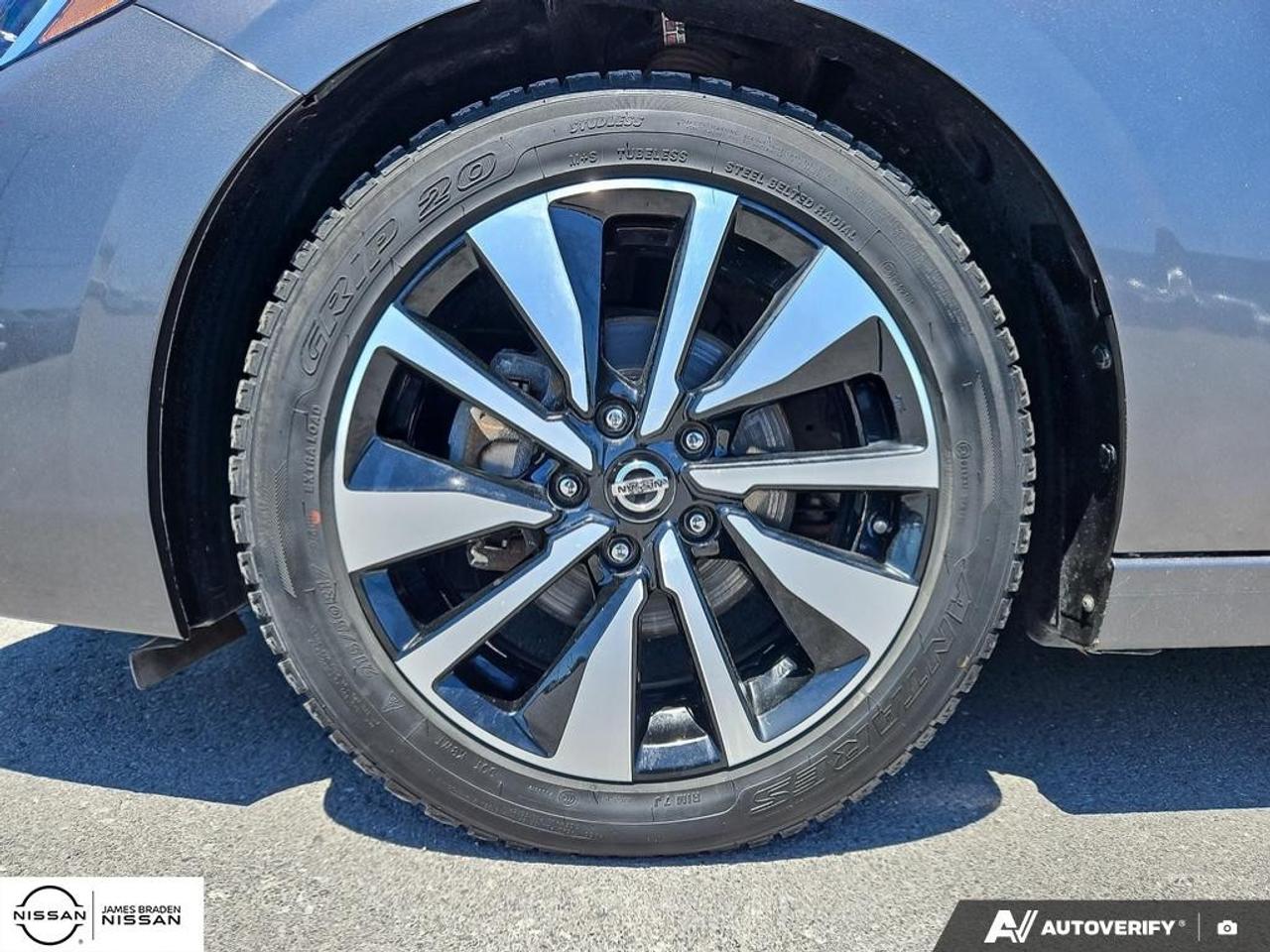 2023 Nissan Sentra SV CVT Photo