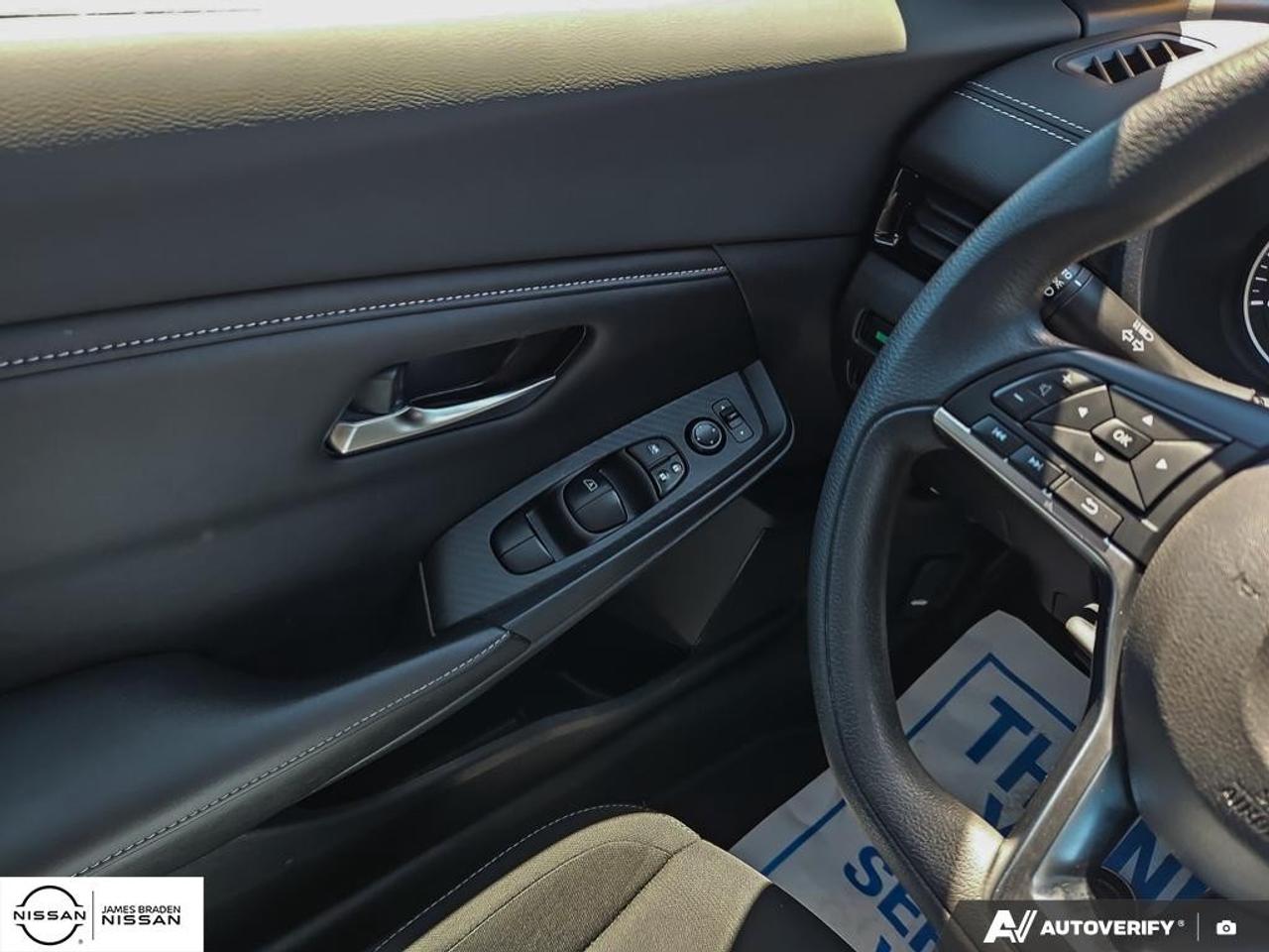 2023 Nissan Sentra SV CVT Photo