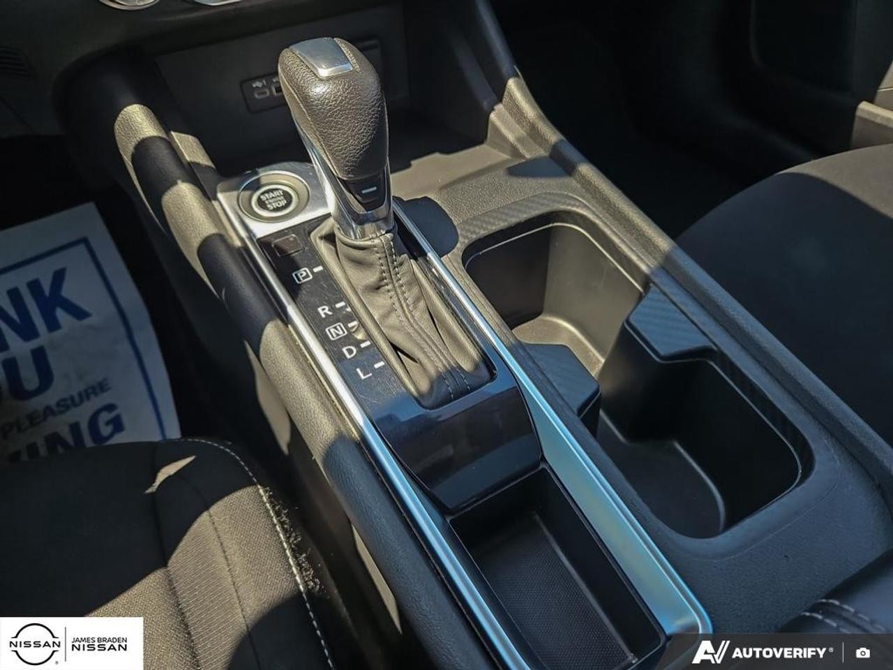 2023 Nissan Sentra SV CVT Photo