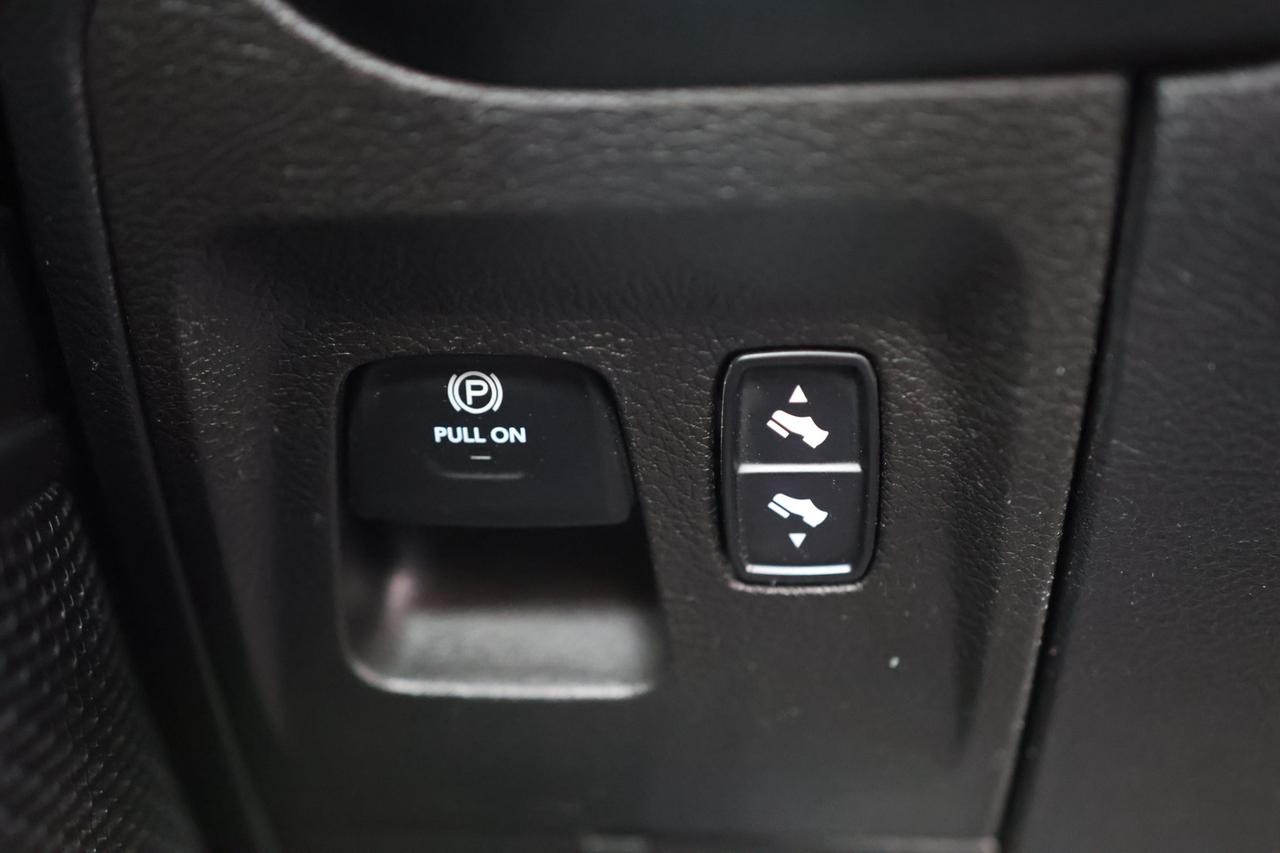 2019 RAM 1500 SPORT-5.7L HEMI-4WD-CREWCAB/R STARTER/BCAM/P SENSO Photo