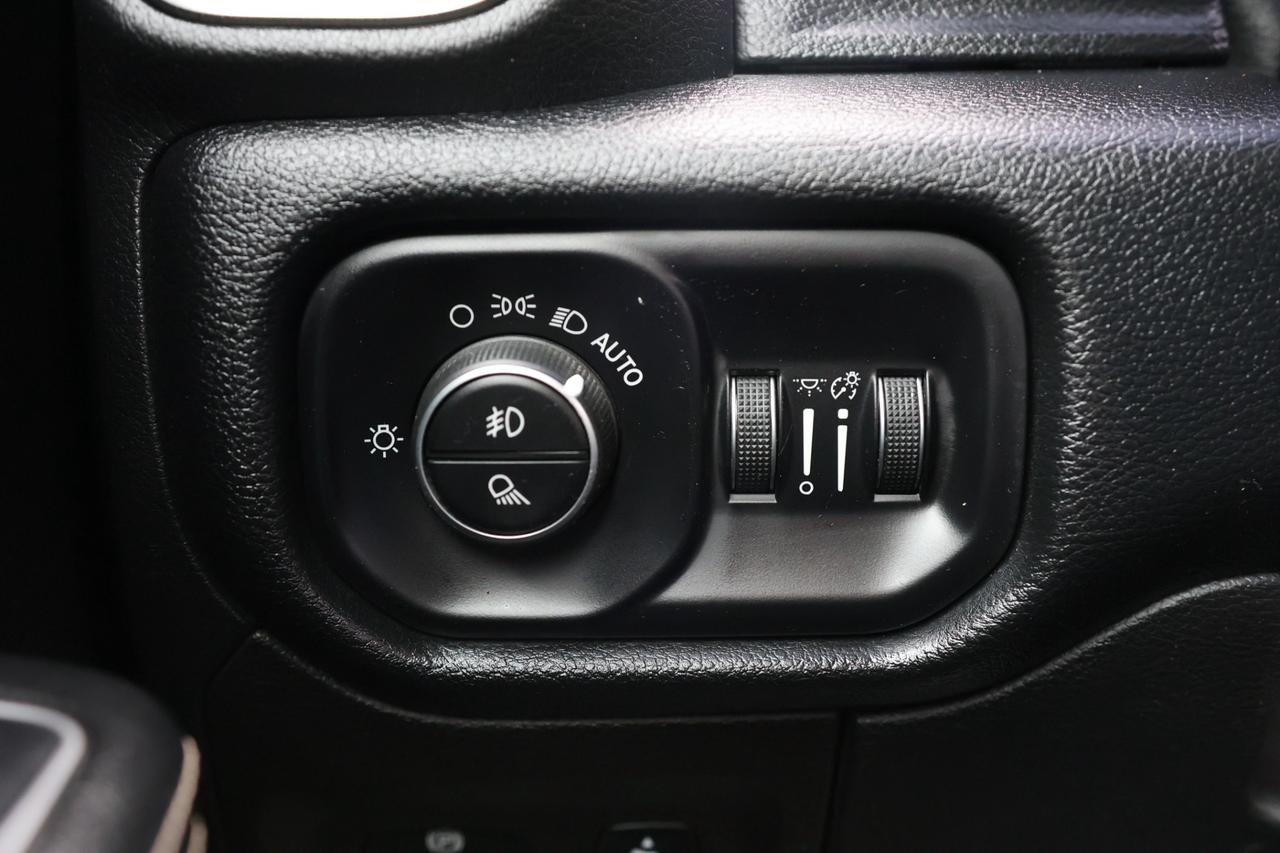 2019 RAM 1500 SPORT-5.7L HEMI-4WD-CREWCAB/R STARTER/BCAM/P SENSO Photo