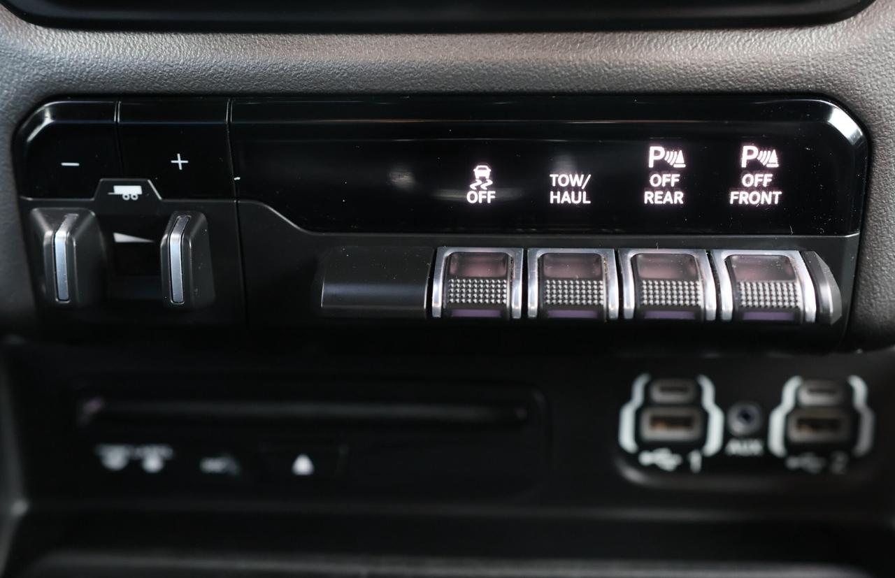 2019 RAM 1500 SPORT-5.7L HEMI-4WD-CREWCAB/R STARTER/BCAM/P SENSO Photo