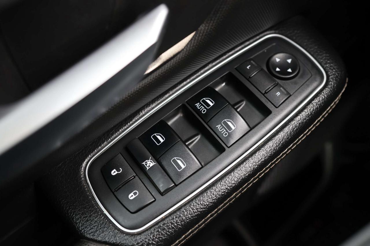 2019 RAM 1500 SPORT-5.7L HEMI-4WD-CREWCAB/R STARTER/BCAM/P SENSORS/LEATHER/P SEAT/H SEATS&STEERING/KEYLESS/CARPLAY Photo