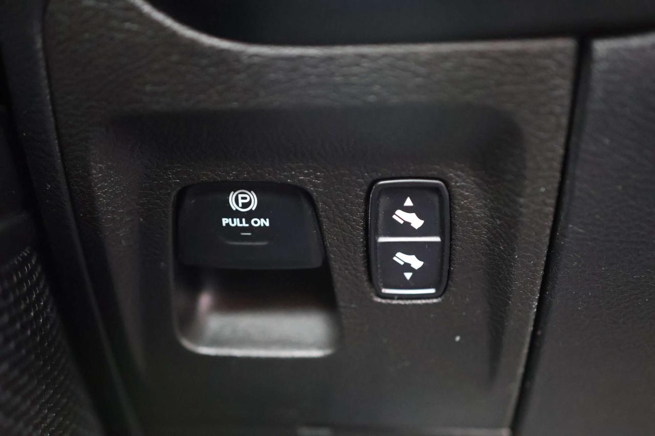 2019 RAM 1500 SPORT-5.7L HEMI-4WD-CREWCAB/R STARTER/BCAM/P SENSORS/LEATHER/P SEAT/H SEATS&STEERING/KEYLESS/CARPLAY Photo