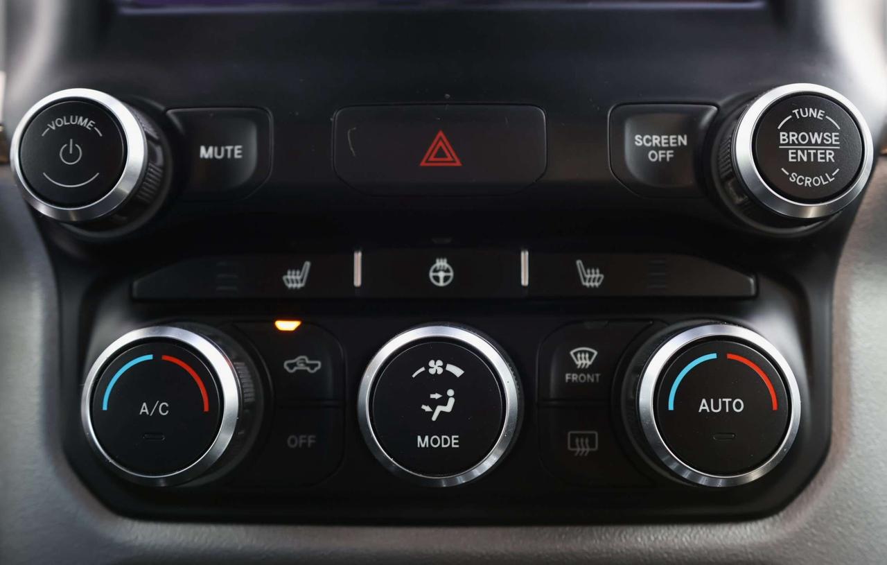 2019 RAM 1500 SPORT-5.7L HEMI-4WD-CREWCAB/R STARTER/BCAM/P SENSORS/LEATHER/P SEAT/H SEATS&STEERING/KEYLESS/CARPLAY Photo