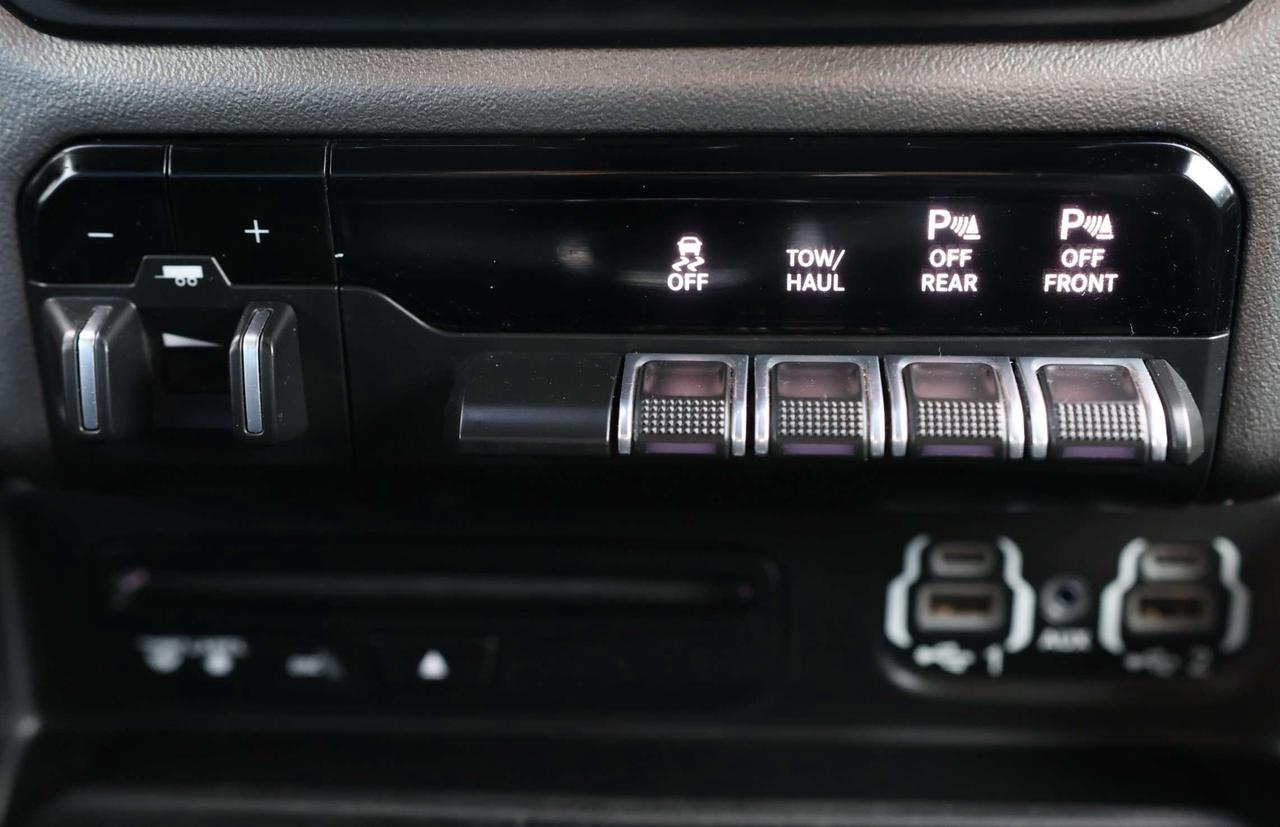 2019 RAM 1500 SPORT-5.7L HEMI-4WD-CREWCAB/R STARTER/BCAM/P SENSORS/LEATHER/P SEAT/H SEATS&STEERING/KEYLESS/CARPLAY Photo
