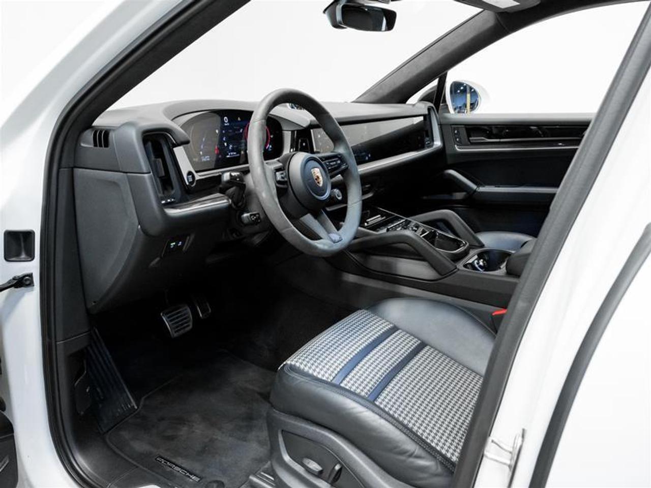2024 Porsche Cayenne Coupe S 4dr All-Wheel Drive Photo