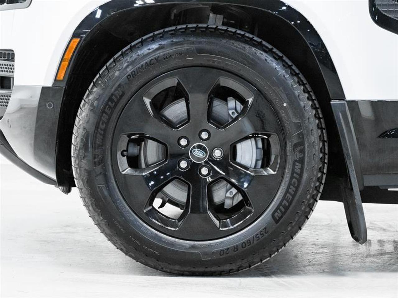 2025 Land Rover Defender P400 X-Dynamic SE 2dr All-Wheel Drive 90 Photo4