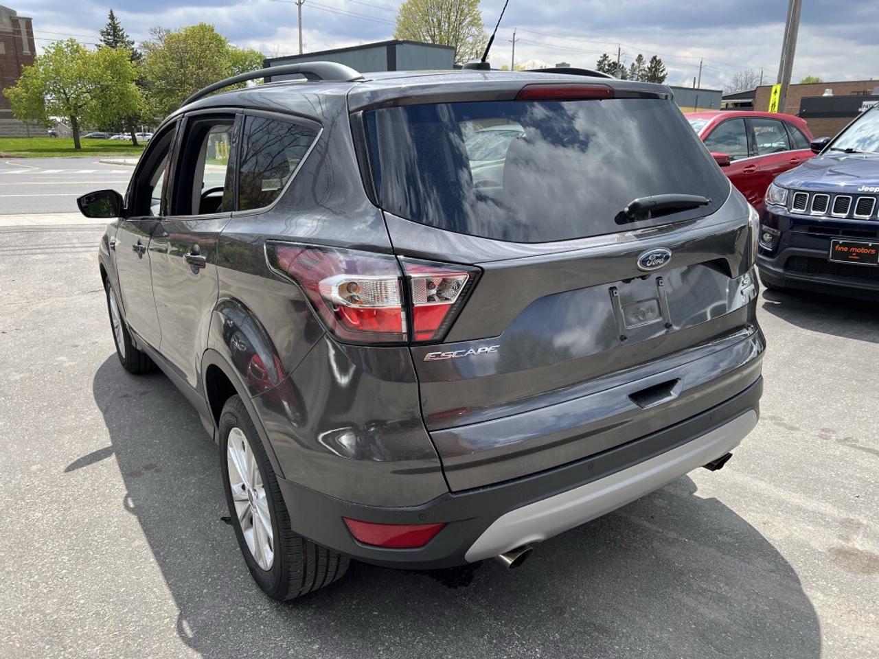 2017 Ford Escape SE 4dr Front-wheel Drive Automatic Photo3