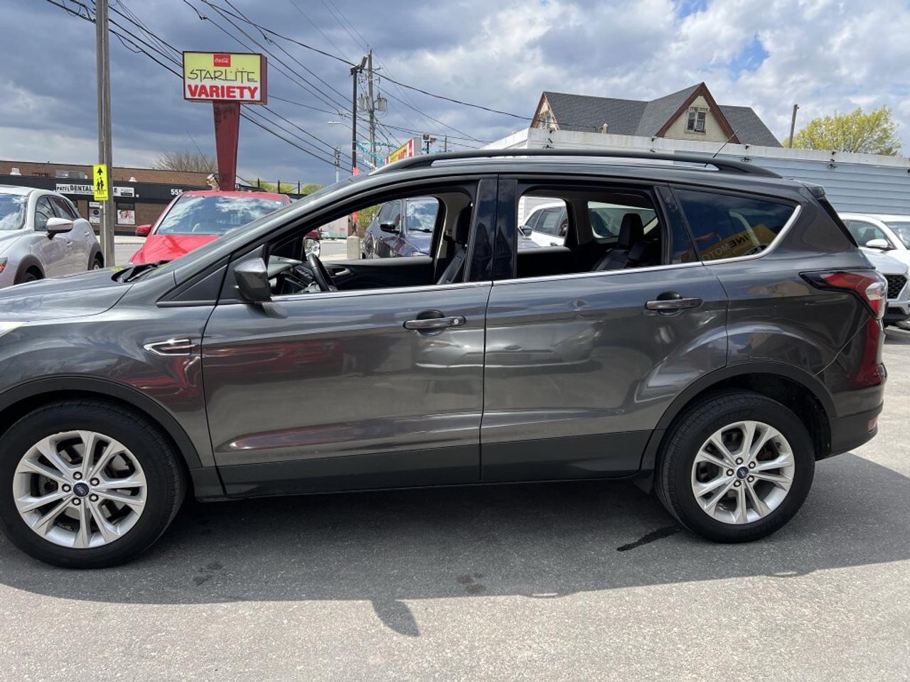 2017 Ford Escape SE 4dr Front-wheel Drive Automatic Photo2