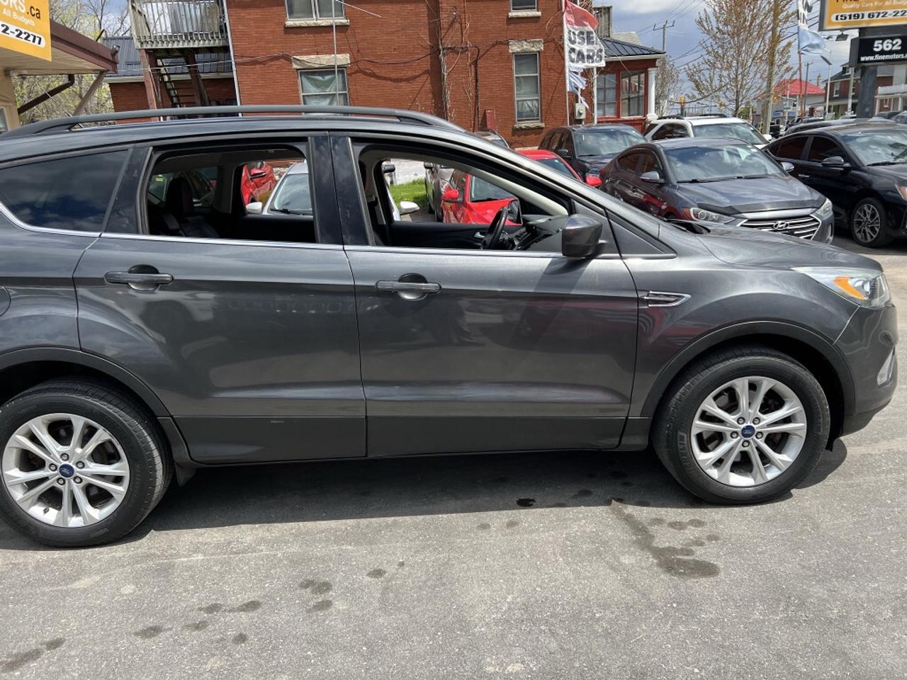 2017 Ford Escape SE 4dr Front-wheel Drive Automatic Photo