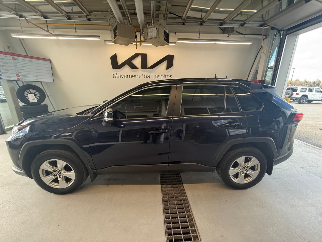 2020 Toyota RAV4 XLE 4dr Front-wheel Drive Photo