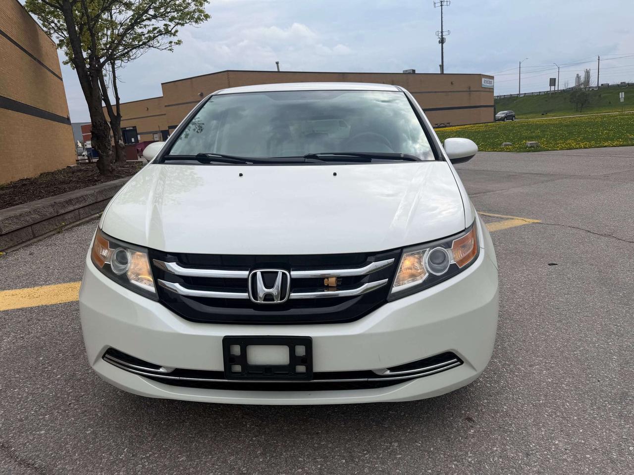 2014 Honda Odyssey EX DVD WINTER TIRES ON RIMS CERTIFIED 169,000KM Photo