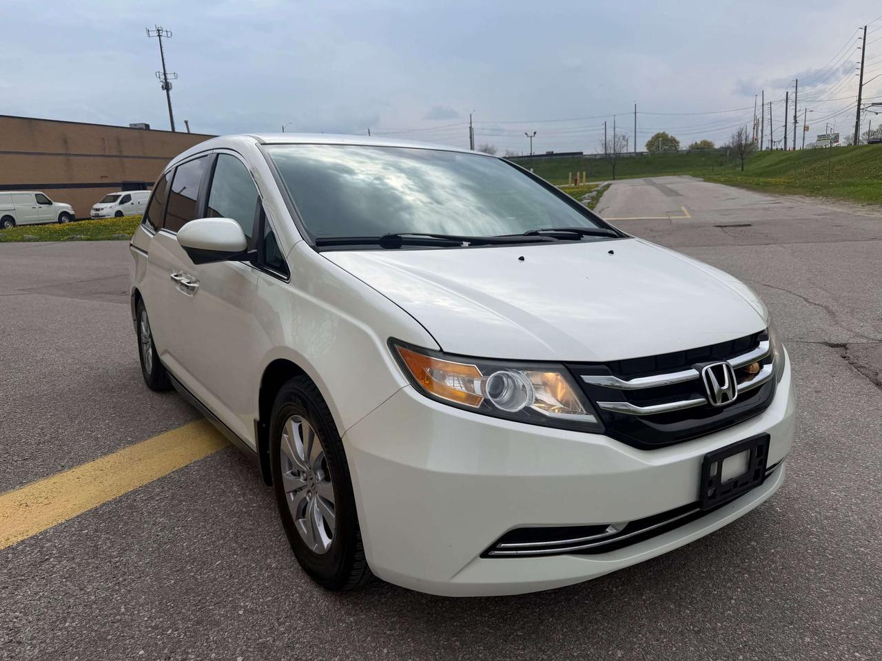 2014 Honda Odyssey EX DVD WINTER TIRES ON RIMS CERTIFIED 169,000KM Photo