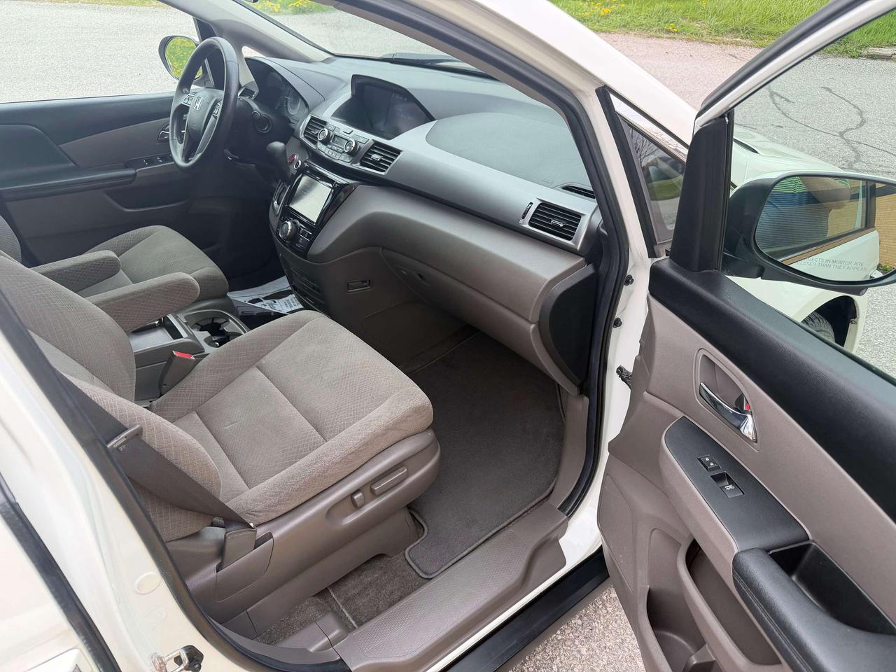 2014 Honda Odyssey EX DVD WINTER TIRES ON RIMS CERTIFIED 169,000KM Photo