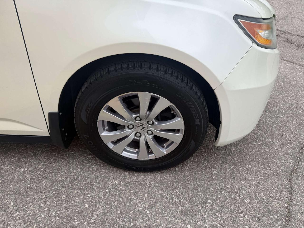 2014 Honda Odyssey EX DVD WINTER TIRES ON RIMS CERTIFIED 169,000KM Photo