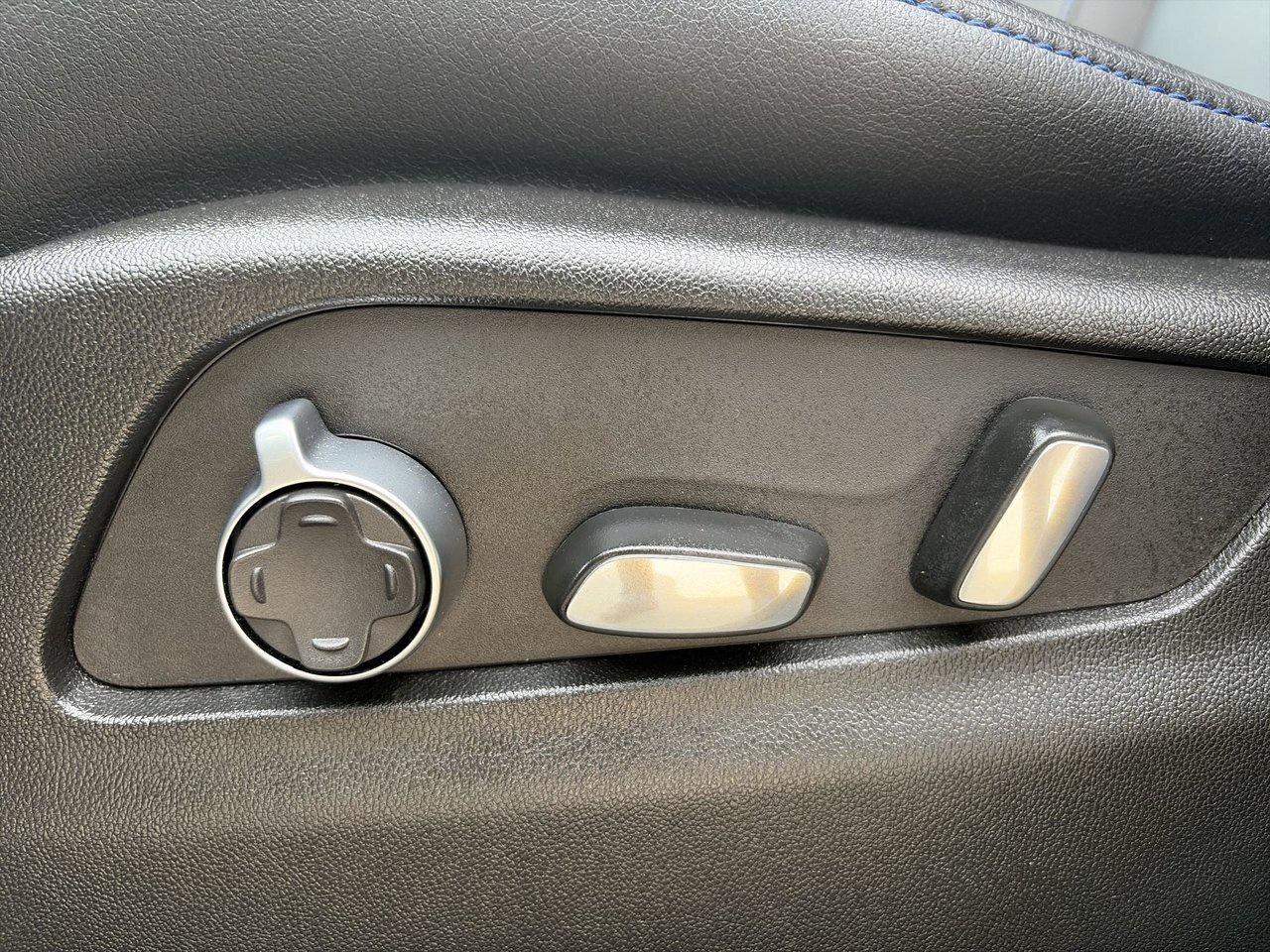 2025 Cadillac XT4 Sport UNDER 4,000KMS Adaptive Cruise Blind-Spot 33 Photo