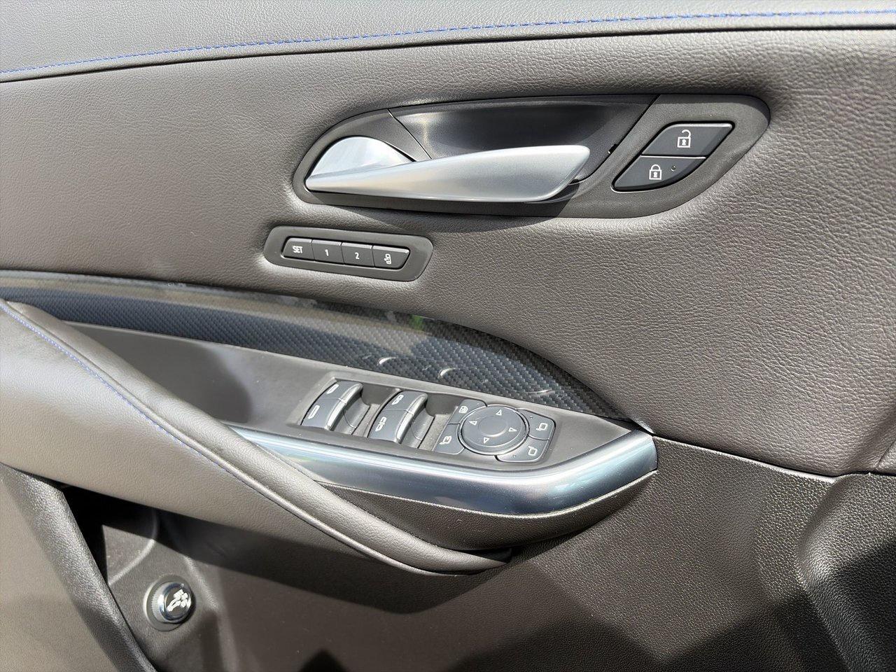 2025 Cadillac XT4 Sport UNDER 4,000KMS Adaptive Cruise Blind-Spot 33 Photo