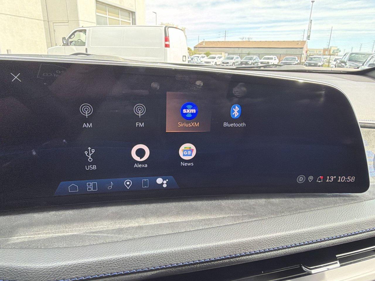 2025 Cadillac XT4 Sport UNDER 4,000KMS Adaptive Cruise Blind-Spot 33 Photo