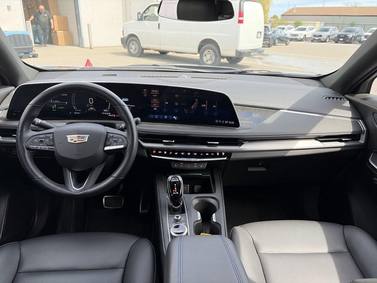 2025 Cadillac XT4 Sport UNDER 4,000KMS Adaptive Cruise Blind-Spot 33 Photo