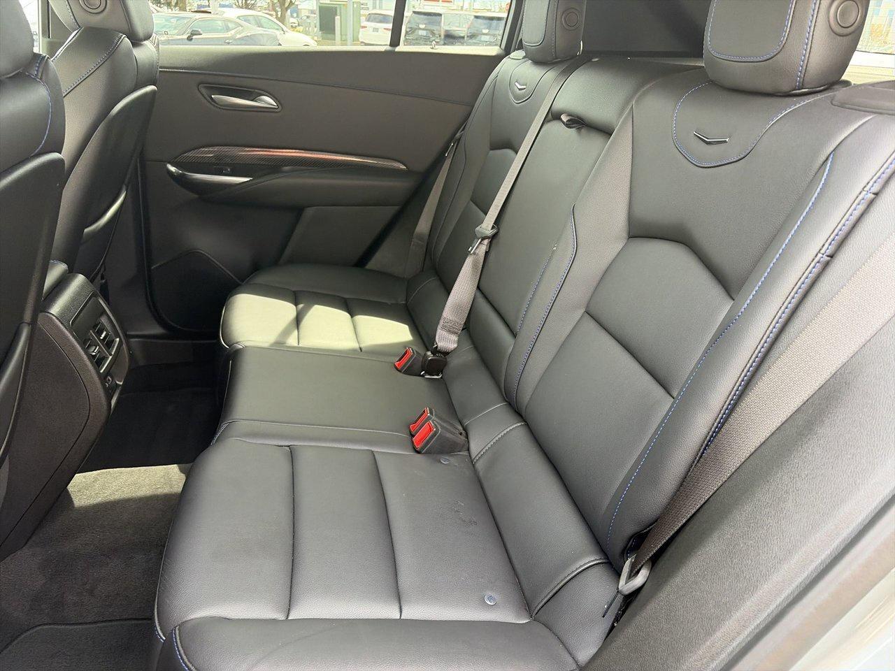 2025 Cadillac XT4 Sport UNDER 4,000KMS Adaptive Cruise Blind-Spot 33 Photo