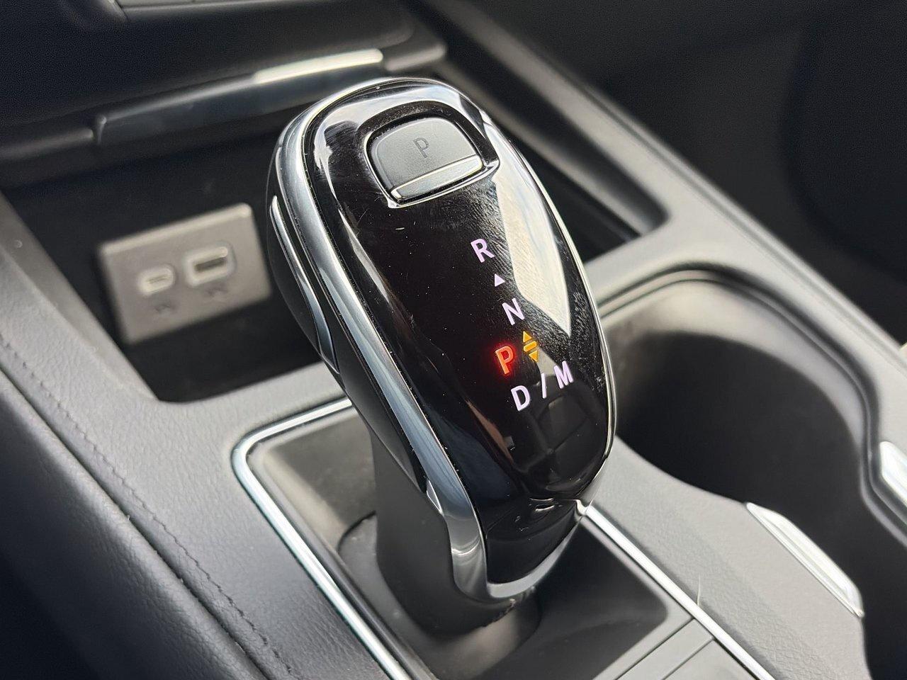 2025 Cadillac XT4 Sport UNDER 4,000KMS Adaptive Cruise Blind-Spot 33 Photo