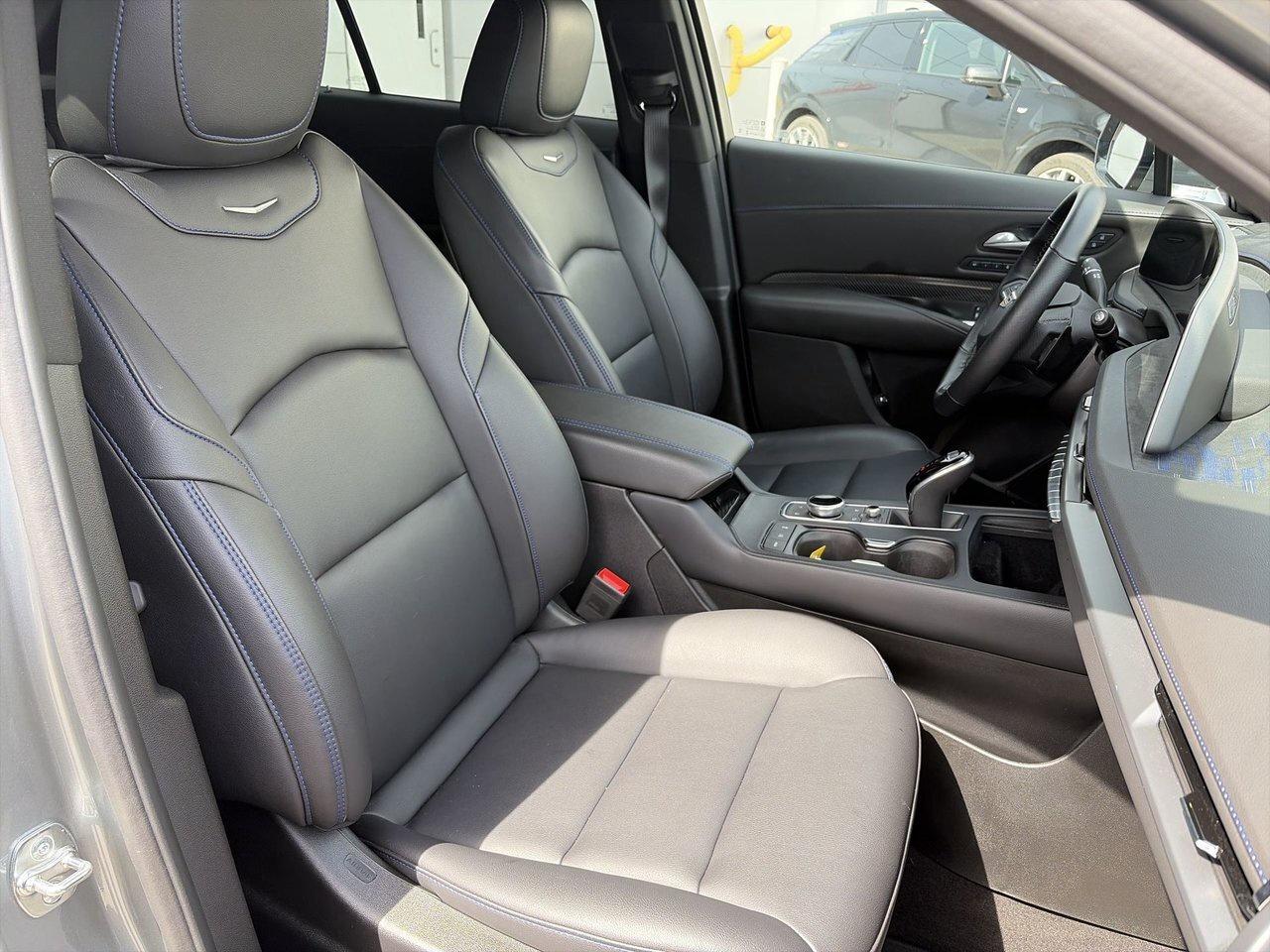 2025 Cadillac XT4 Sport UNDER 4,000KMS Adaptive Cruise Blind-Spot 33 Photo