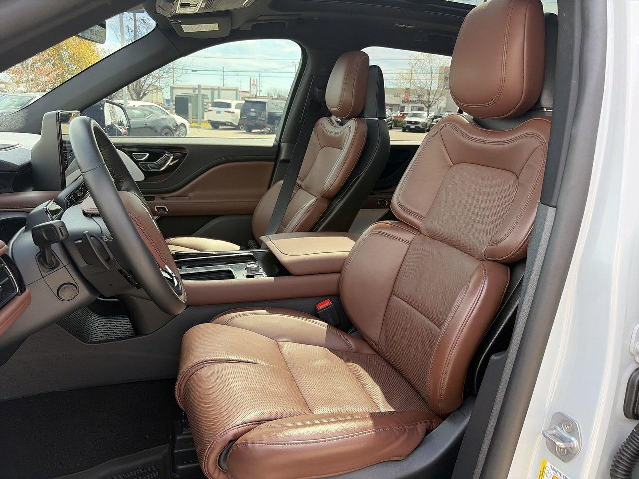 2025 Lincoln Aviator Reserve 201A Luxury Package Jet Appearance Package Photo