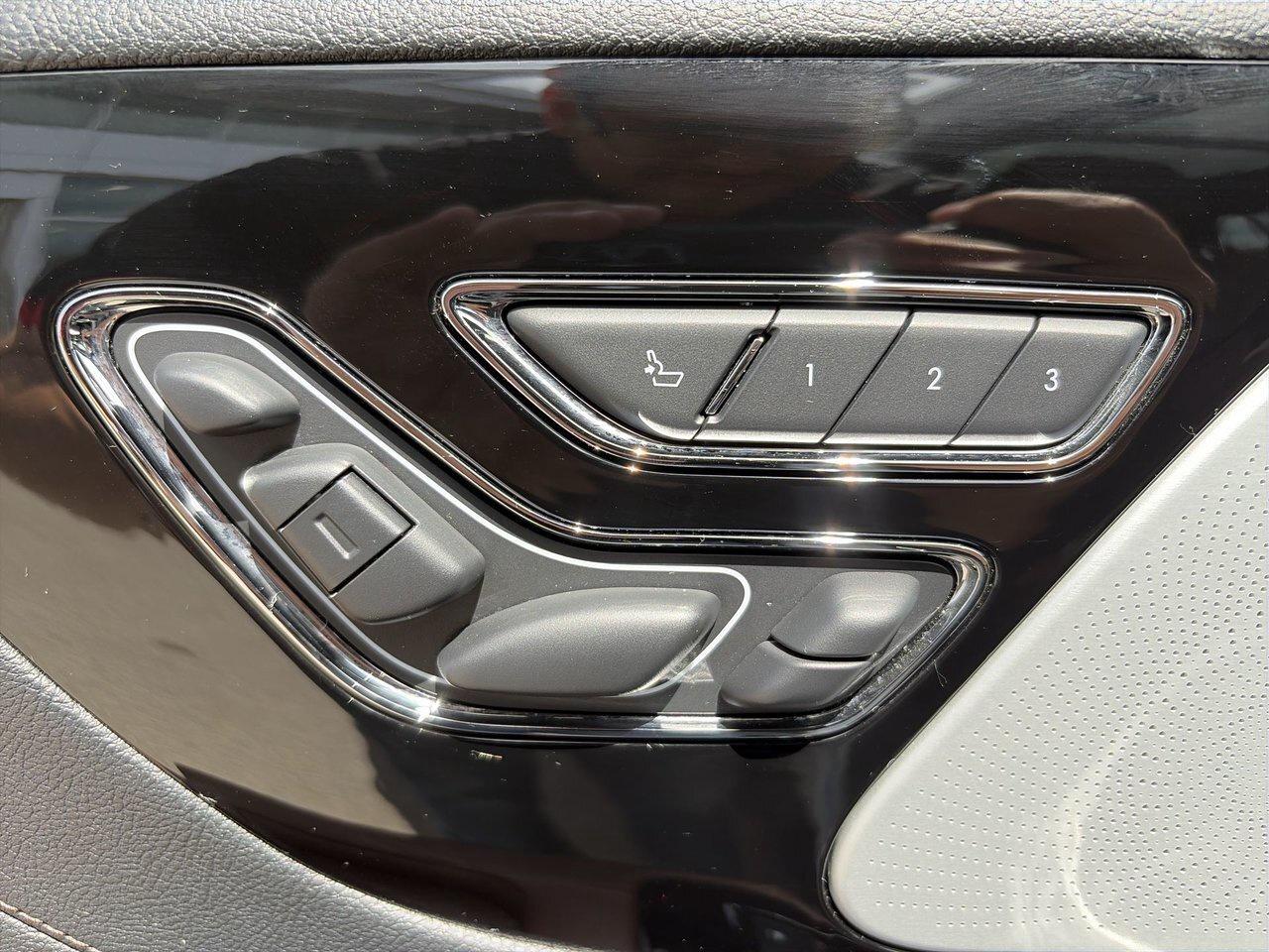 2025 Lincoln Aviator Reserve 201A Luxury Package Jet Appearance Package Photo