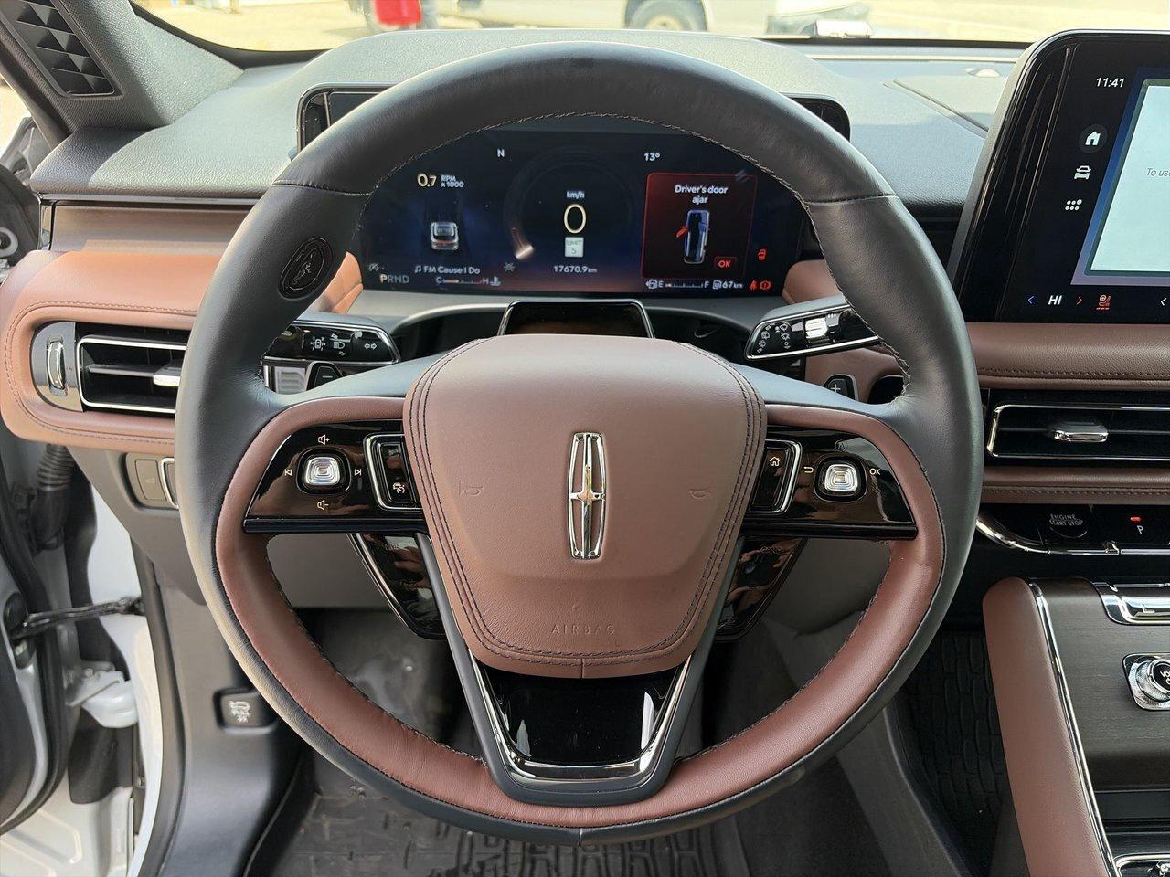2025 Lincoln Aviator Reserve 201A Luxury Package Jet Appearance Package Photo