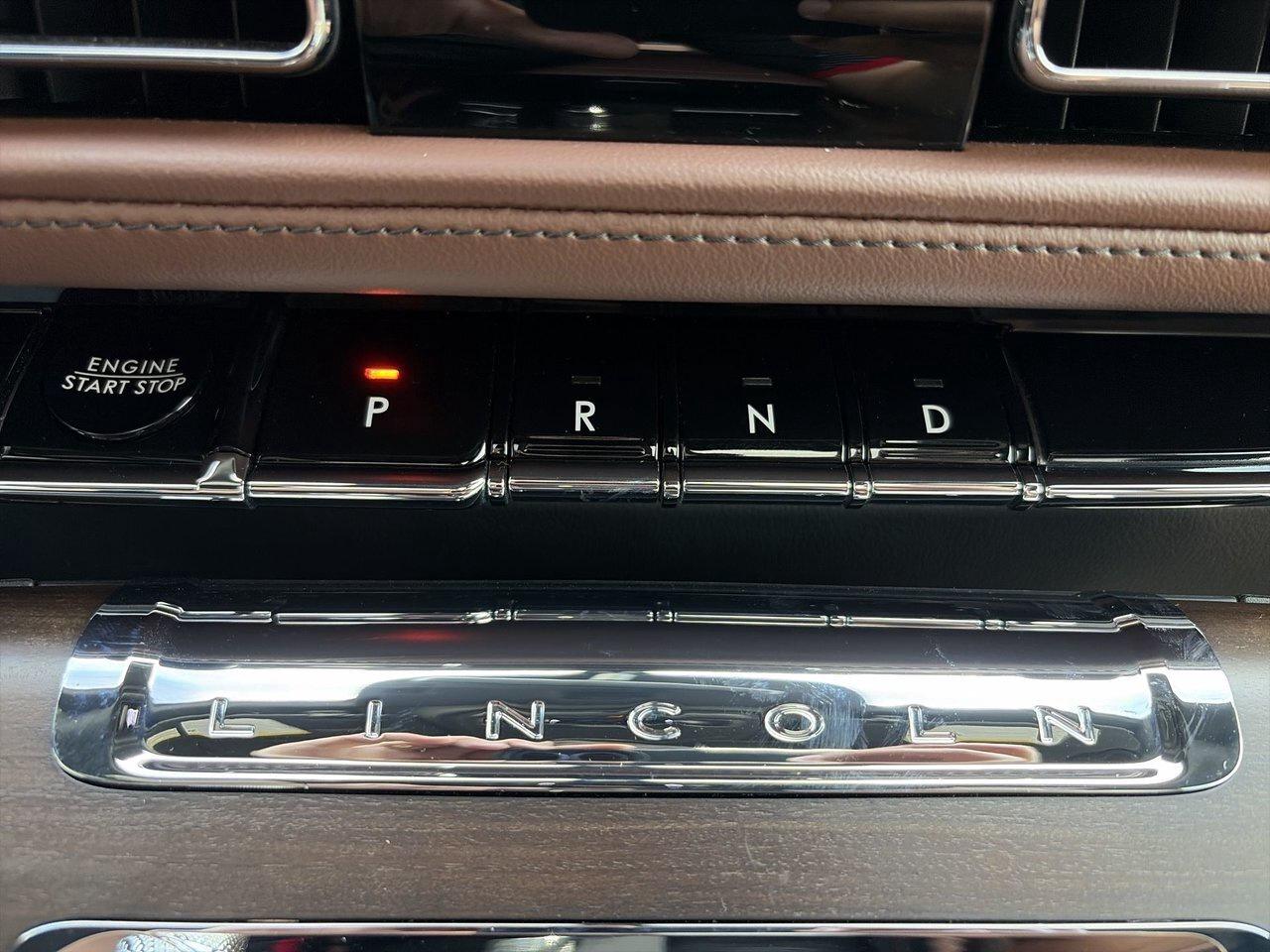 2025 Lincoln Aviator Reserve 201A Luxury Package Jet Appearance Package Photo