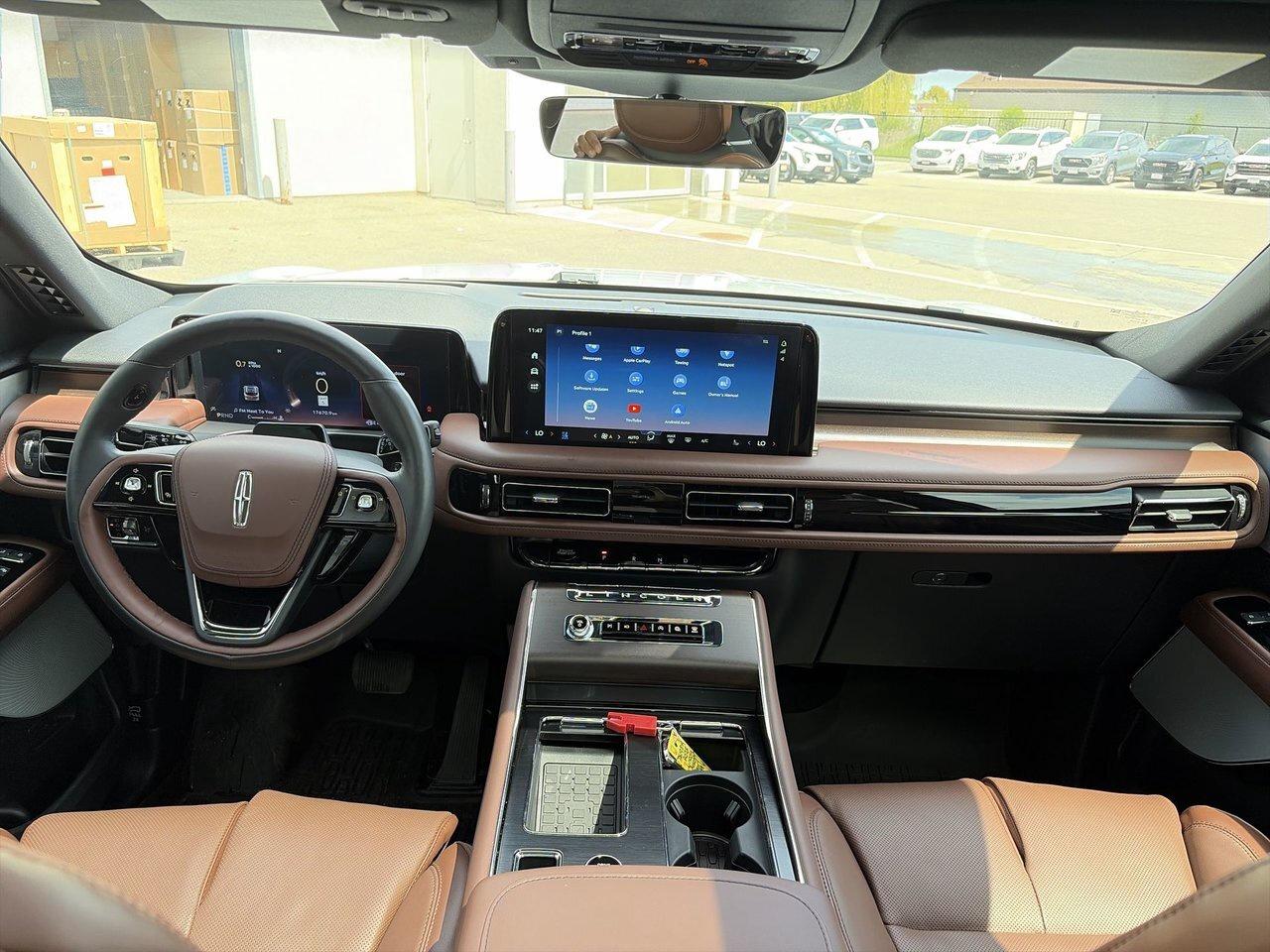 2025 Lincoln Aviator Reserve 201A Luxury Package Jet Appearance Package Photo