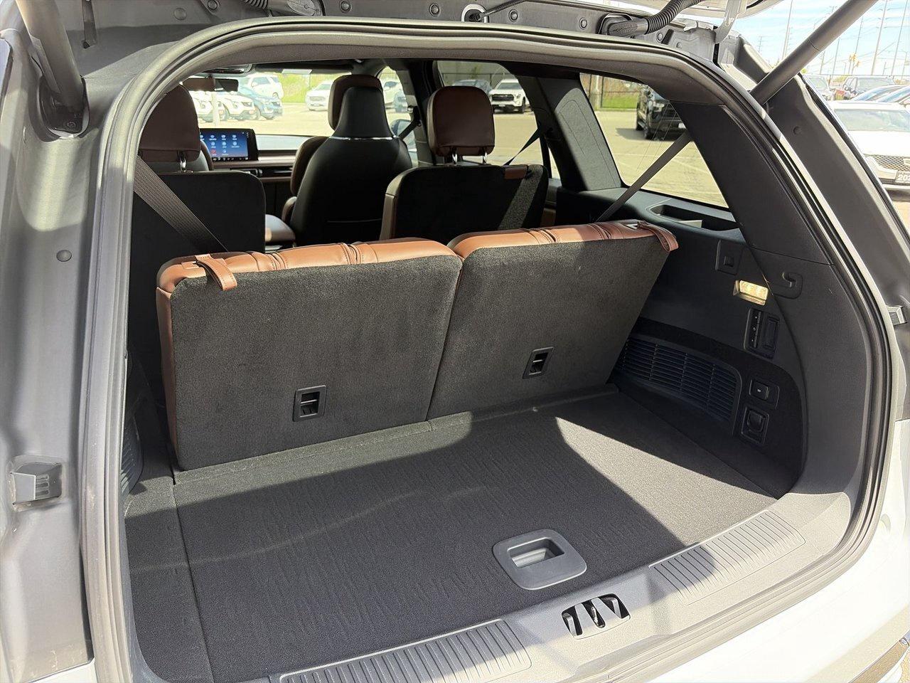 2025 Lincoln Aviator Reserve 201A Luxury Package Jet Appearance Package Photo