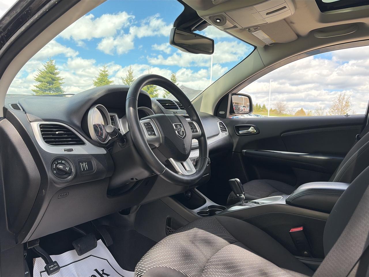2017 Dodge Journey SXT V6 FWD   Nav.   Sunroof   DVD   Remote Start Photo