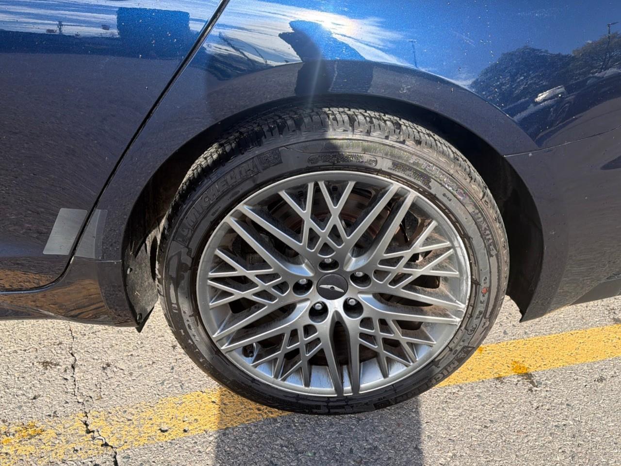 2022 Genesis G70 2.0T Advanced 4dr All-Wheel Drive Photo4