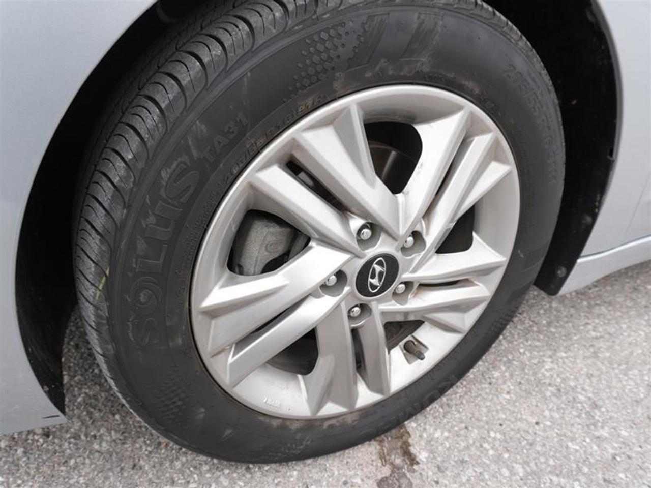 2020 Hyundai Elantra Preferred w-Sun & Safety Package IVT Photo