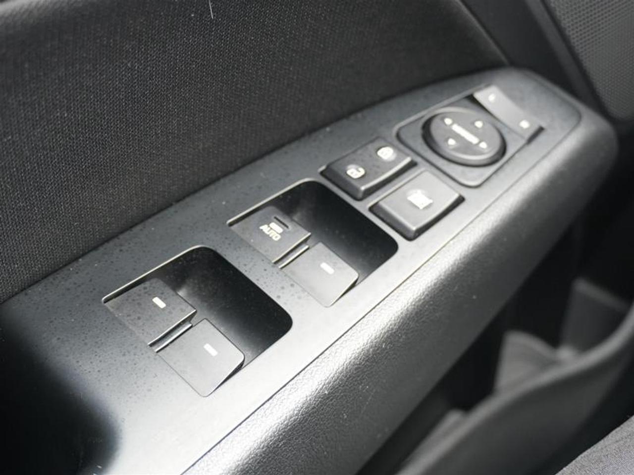 2020 Hyundai Elantra Preferred w-Sun & Safety Package IVT Photo