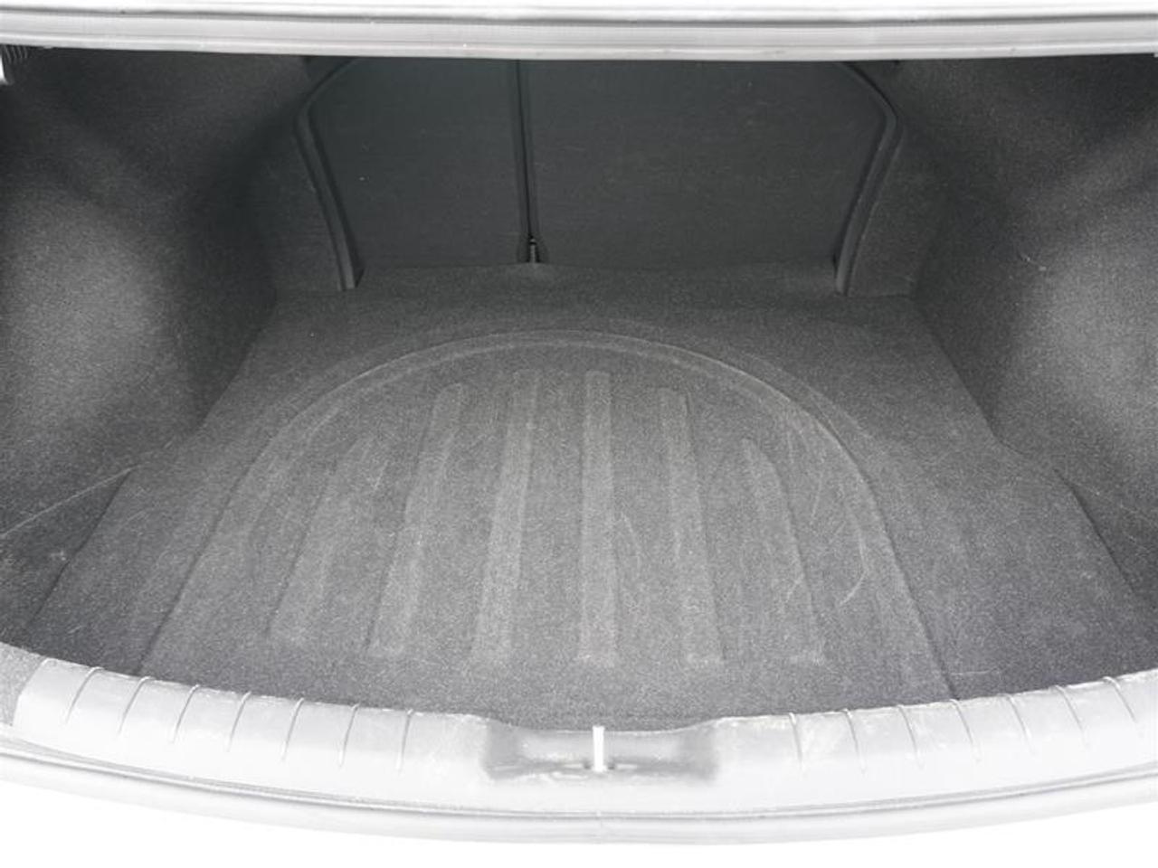 2020 Hyundai Elantra Preferred w-Sun & Safety Package IVT Photo