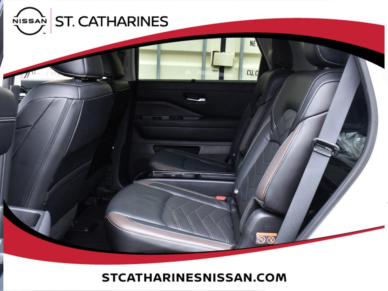 2024 Nissan Pathfinder Platinum Photo