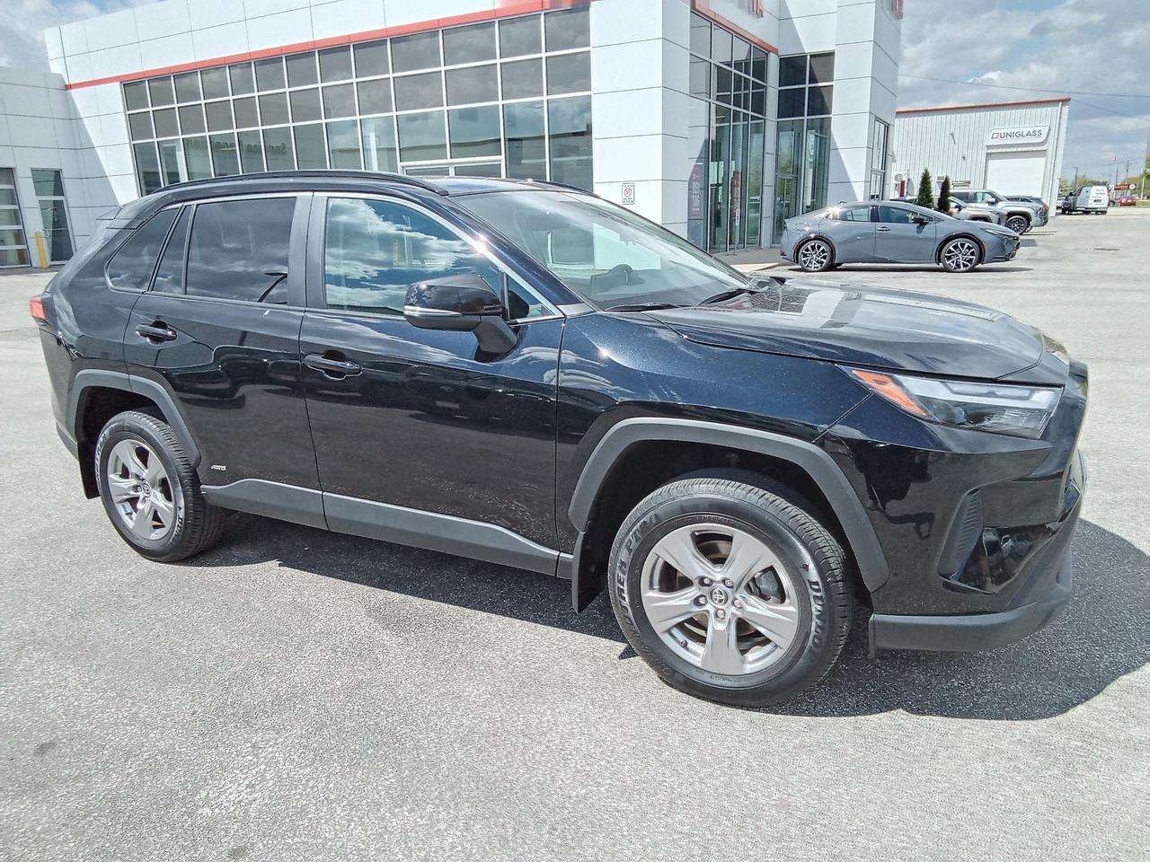 2022 Toyota RAV4 Hybrid XLE 4dr All-Wheel Drive Photo3